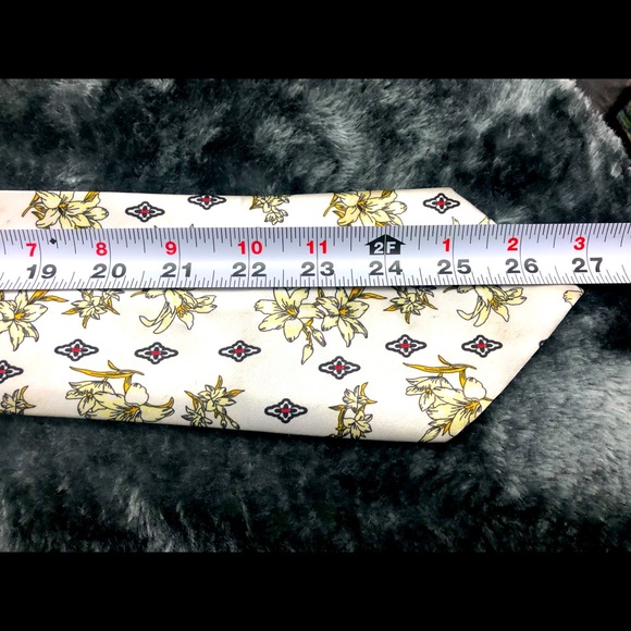 3 for $15 New Ties Elegant Various Colours - Picture 16 of 17